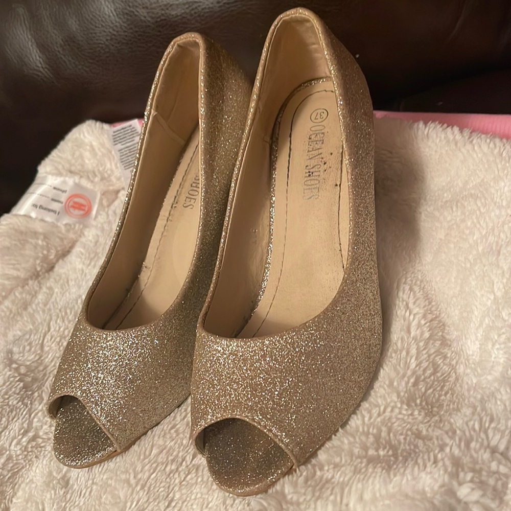 Women’s Dressy Heels - Size 37 = Size 7 - Gold